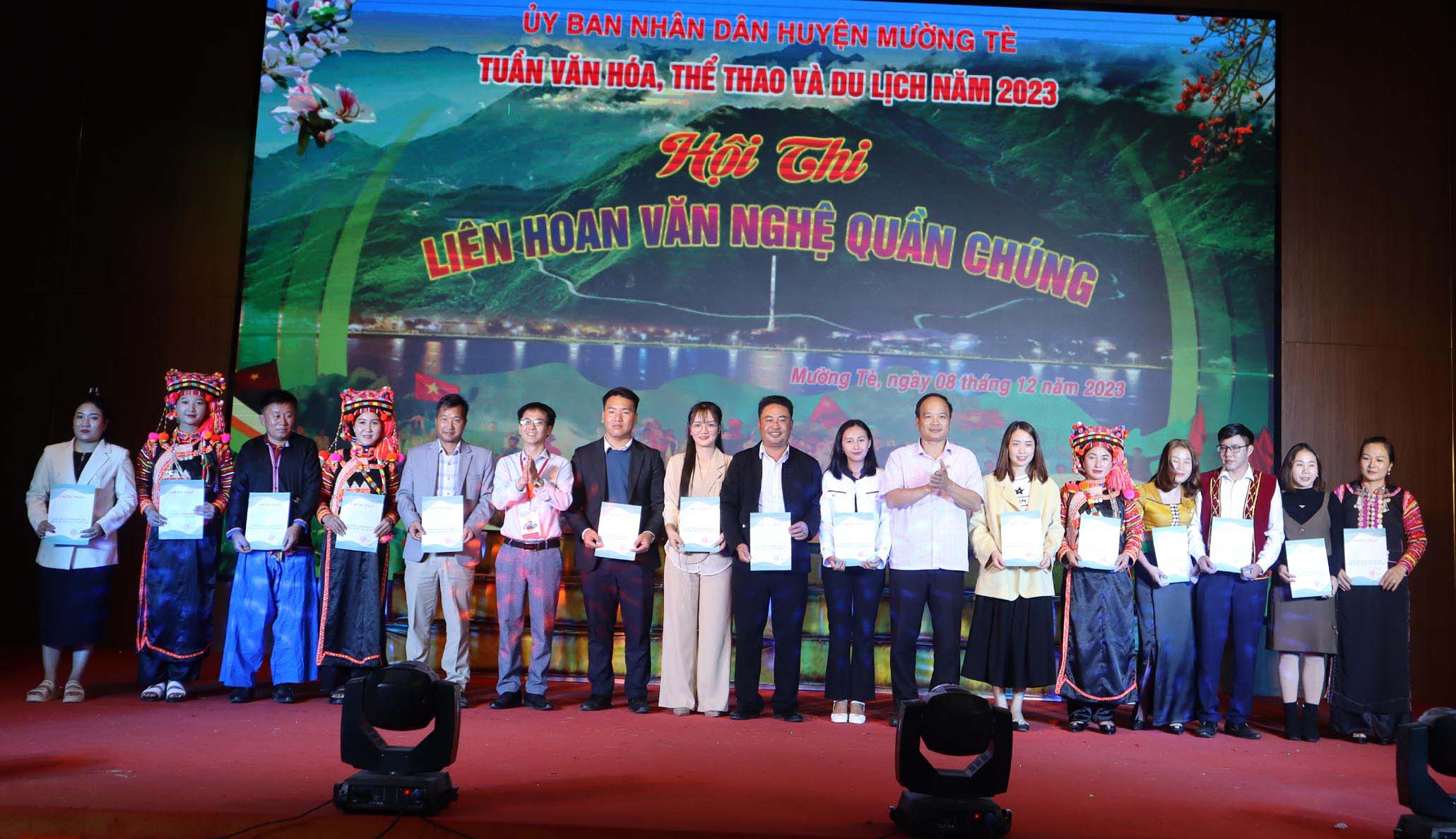 trao giải